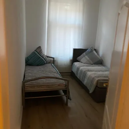 Halle Ferien & Monteur Daire *